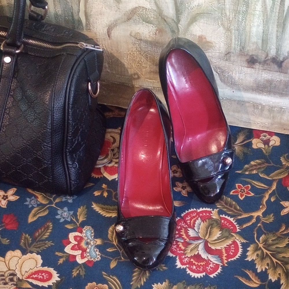Gucci Black Patent Leather High Heels with Red Interior - Picture 2 of 10